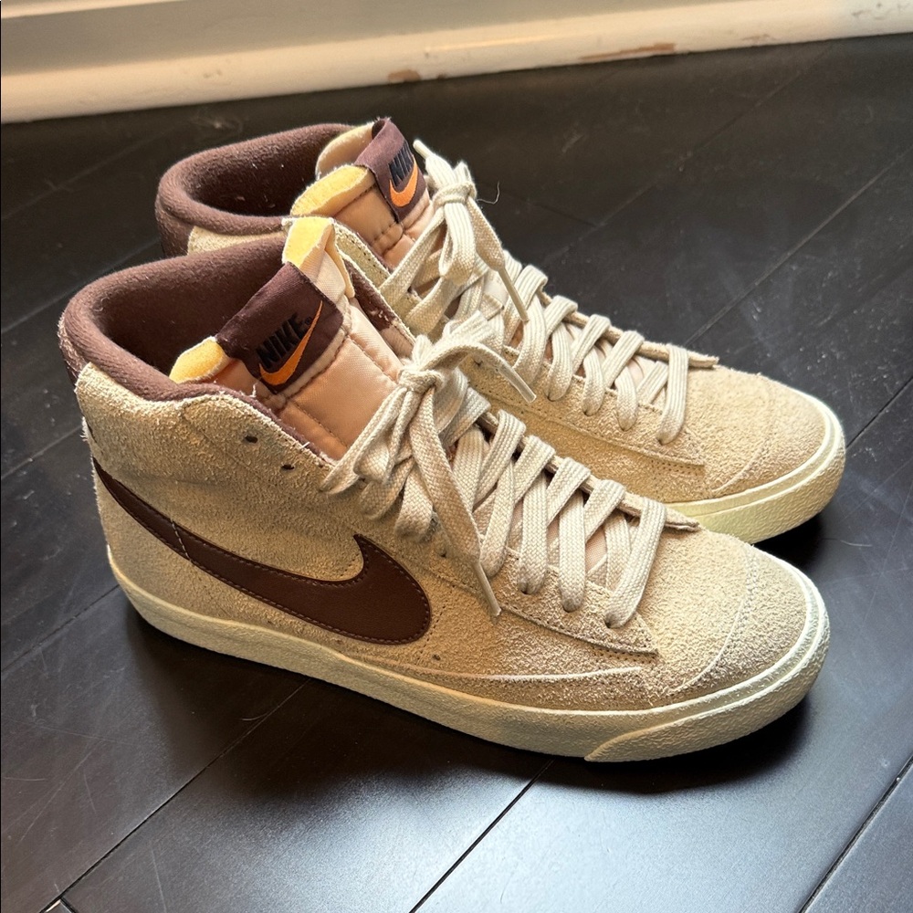 Nike Men's Beige and Dark Brown Sneakers